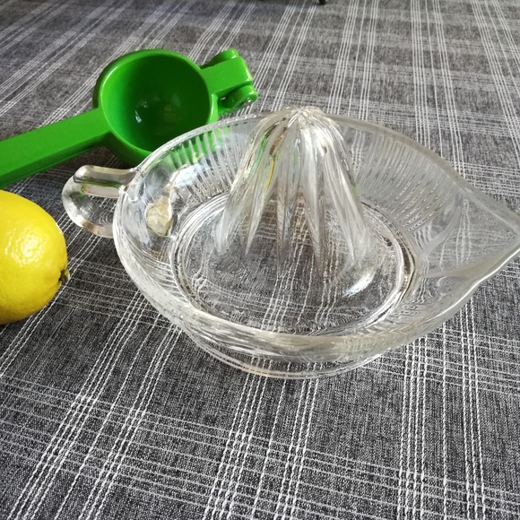 Lot of 2: Vintage Pressed Glass Lemon Squeezer & single Lemon Squeezer 🍋 - Picture 3 of 7
